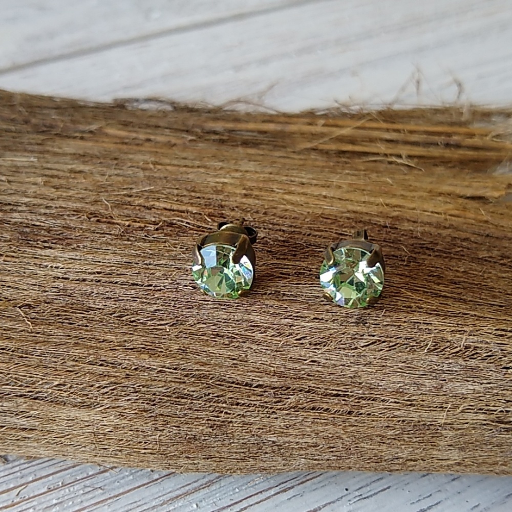 Crysolite (light green) SWAROVSKI Crystal EARRINGS